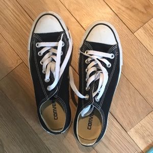 Converse low top black size 8